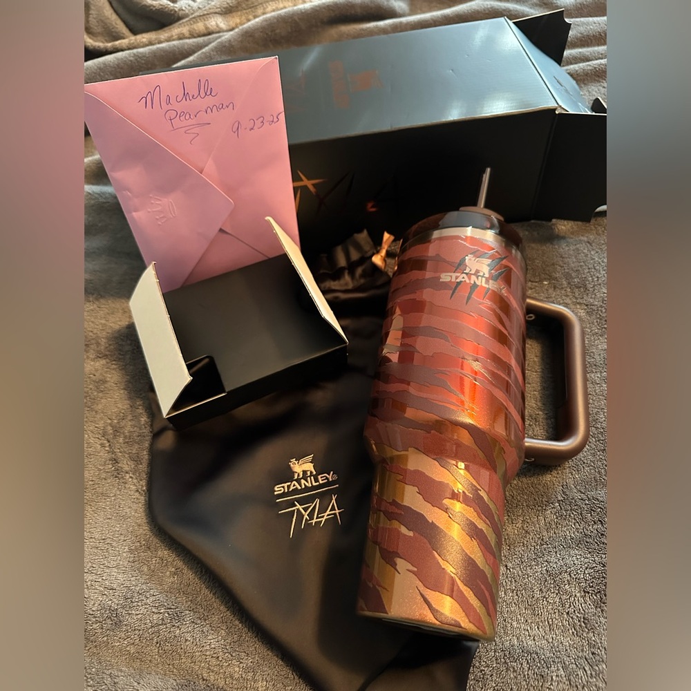 AUTHENTIC Stanley Tyla Tiger 40oz NIB